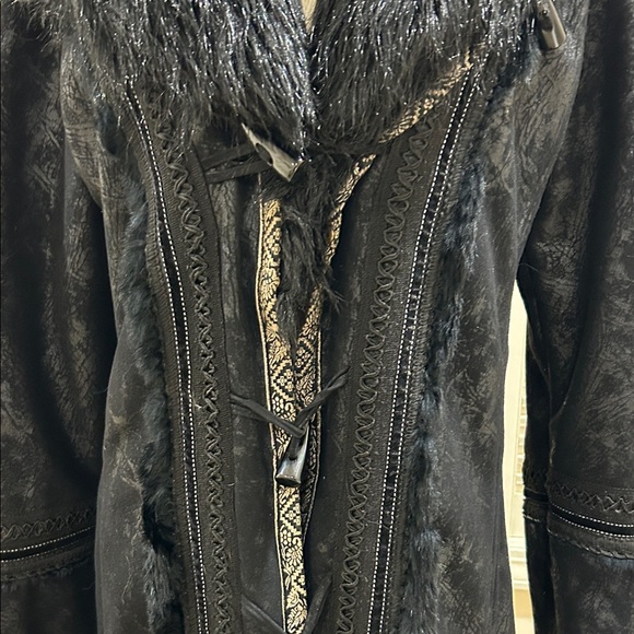 New Skea Vail Colorado Elegant Black Fur-Trimmed Women's Coat with great details - Picture 7 of 15